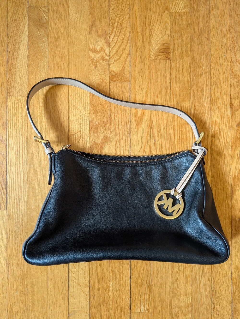 Michael Kors Black Pebbled Leather Shoulder Bag Baguette Gold Hardware